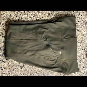 Fabletics Oasis High-Wasted Pocket 7/8 Workout Pants (Leggings)